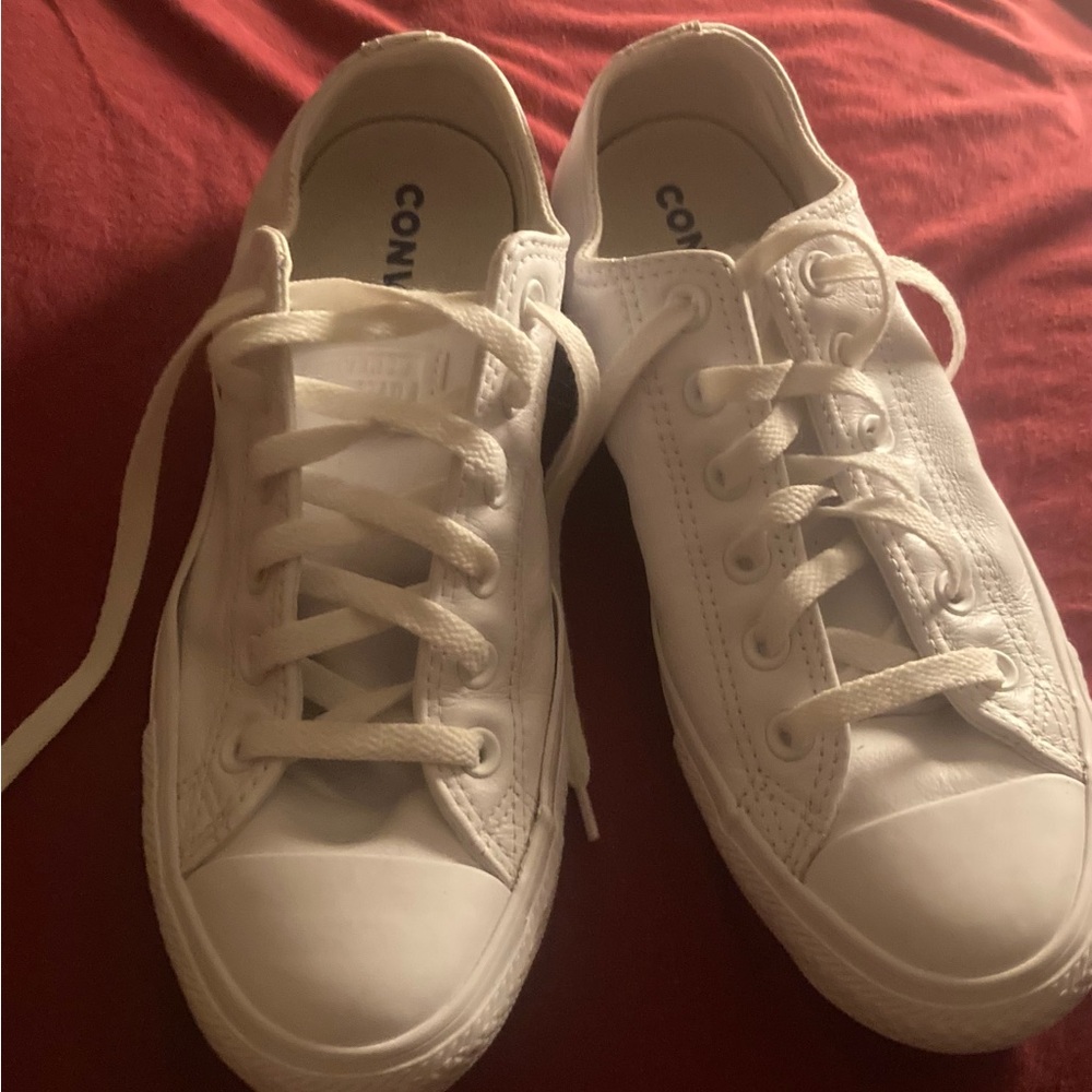 White converse tennis shoes